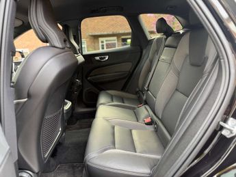 VOLVO XC60 2.0 XC60 R-Design B5 MHEV AWD Auto 4WD 5dr