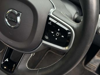 VOLVO XC60 2.0 XC60 R-Design B5 MHEV AWD Auto 4WD 5dr