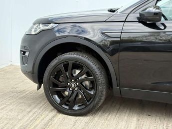 Land Rover DISCOVERY SPORT 2.0 Discovery Sport Black HSE TD4 Auto 4WD 5dr