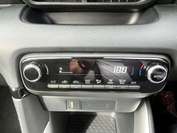TOYOTA YARIS 1.5 Yaris Icon HEV CVT 5dr