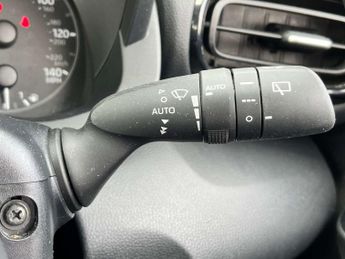 TOYOTA YARIS 1.5 Yaris Icon HEV CVT 5dr