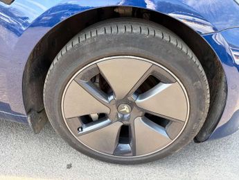TESLA MODEL 3 Model 3 Standard Range + 4dr