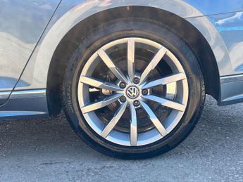 Volkswagen PASSAT 2.0 Passat R-Line TDI BlueMotion Technology Semi-Auto 5dr