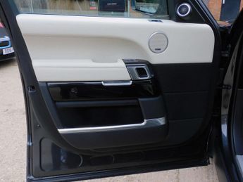 Land Rover RANGE ROVER 4.4 Range Rover Autobiography SDV8 Auto 4WD 5dr