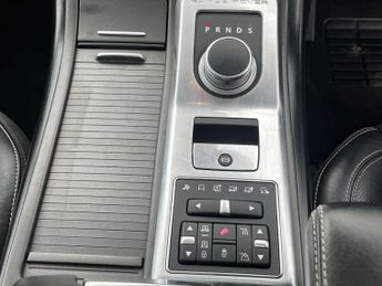 Land Rover RANGE ROVER SPORT 3.0 Range Rover Sport HSE Luxury SDV6 Auto 4WD 5dr
