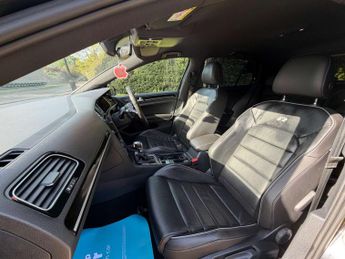 VOLKSWAGEN GOLF 2.0 Golf R TSi 4Motion Semi-Auto 4WD 5dr