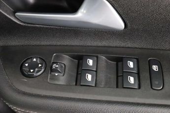 Vauxhall Mokka Electric 50kWh Ultimate SUV 5dr Electric Auto (136 ps)