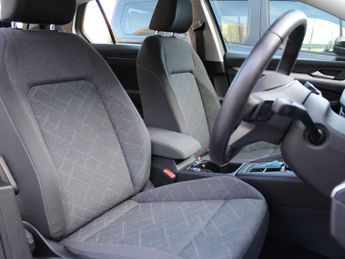 VOLKSWAGEN GOLF 1.5 eTSI Life Auto 5dr