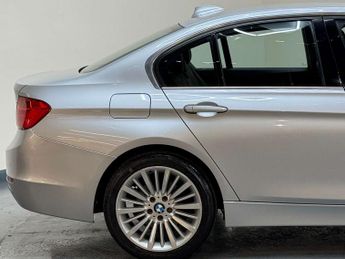 BMW 3 Series 2.0 320d Luxury Auto 4dr
