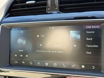 Jaguar F-PACE 2.0 F-PACE Portfolio AWD D Auto 4WD 5dr