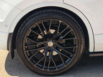 Volkswagen TOUAREG 3.0 Touareg V6 Black Edition TDI Auto 4WD 5dr