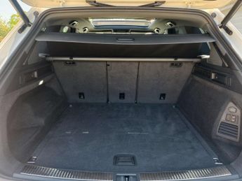 Volkswagen TOUAREG 3.0 Touareg V6 Black Edition TDI Auto 4WD 5dr