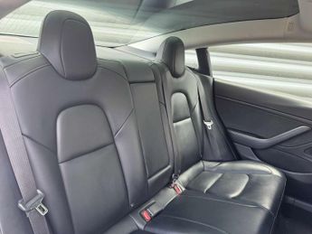 TESLA MODEL 3 Model 3 Standard Range + 4dr