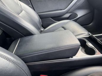 TESLA MODEL 3 Model 3 Standard Range + 4dr