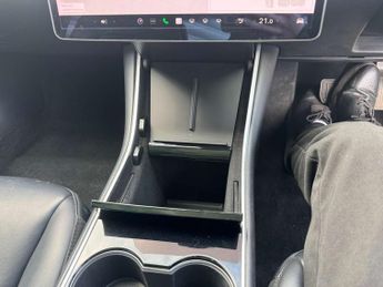TESLA MODEL 3 Model 3 Standard Range + 4dr