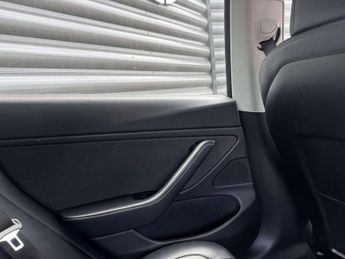 TESLA MODEL 3 Model 3 Standard Range + 4dr