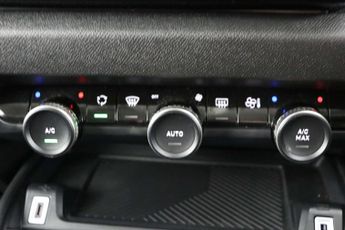 Citroen e-C4 50kWh Shine Hatchback 5dr Electric Auto (136 ps)