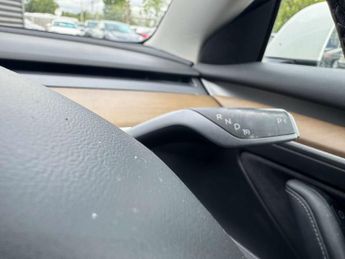 TESLA MODEL 3 Model 3 Standard Range + 4dr