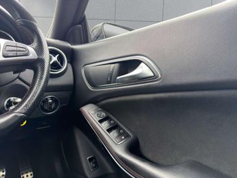 Mercedes-Benz CLA 2.1 CLA200d AMG Line Coupe 4dr Diesel 7G-DCT Euro 6 (s/s) (136 p