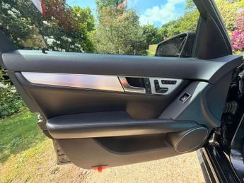 MERCEDES-BENZ C-CLASS 6.2 C63 AMG Auto 4dr
