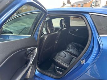 VOLVO V40 1.5 V40 R-Design Pro T2 Auto 5dr