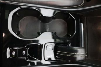 Volvo XC40 2.0 D4 R-Design Pro SUV 5dr Diesel Auto AWD Euro 6 (s/s) (190 ps