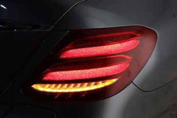 Mercedes-Benz E Class 2.0 E300de 13.5kWh AMG Line (Premium) Saloon 4dr Diesel Plug-in 