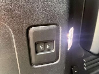 LAND ROVER DEFENDER 3.0 Defender X-Dynamic S D MHEV Auto 4WD 5dr