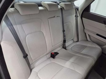 JAGUAR XF 2.0 XF Prestige i Auto 4dr