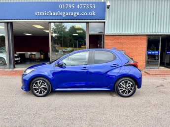 TOYOTA YARIS 1.5 Yaris Design HEV CVT 5dr
