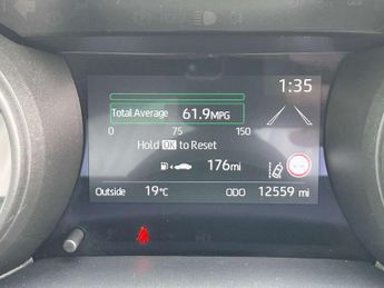 TOYOTA YARIS 1.5 Yaris Design HEV CVT 5dr