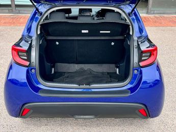 TOYOTA YARIS 1.5 Yaris Design HEV CVT 5dr