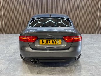 JAGUAR XE 2.0 XE R-Sport D Auto 4dr