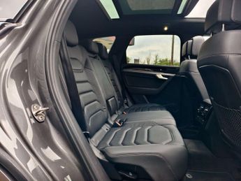 Volkswagen TOUAREG 3.0 Touareg V6 Black Edition TDI Auto 4WD 5dr