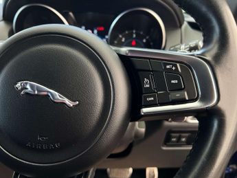 JAGUAR F-PACE 2.0 F-PACE R-Sport AWD D Auto 4WD 5dr
