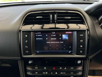 JAGUAR F-PACE 2.0 F-PACE R-Sport AWD D Auto 4WD 5dr