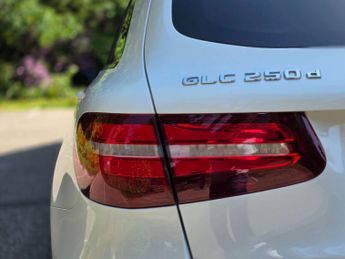 MERCEDES-BENZ GLC 2.1 GLC 250 AMG Night Edition D 4Matic Auto 4WD 5dr