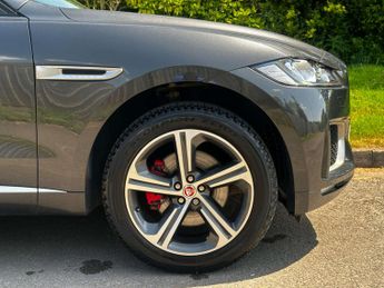 Jaguar F-PACE 3.0 F-PACE V6 S AWD D Auto 4WD 5dr