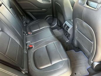 Jaguar F-PACE 3.0 F-PACE V6 S AWD D Auto 4WD 5dr