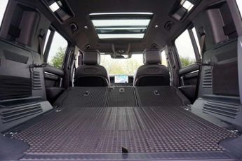 Land Rover DEFENDER 3.0 D300 MHEV X-Dynamic HSE SUV Diesel Auto 4WD Euro 6 (s/s) 5dr