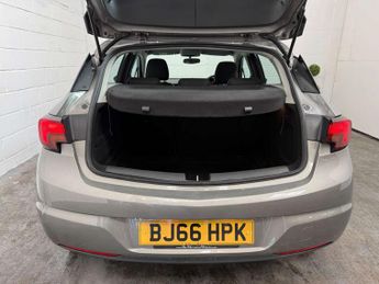 Vauxhall Astra 1.4i Turbo Design Hatchback 5dr Petrol Auto Euro 6 (s/s) (150 ps