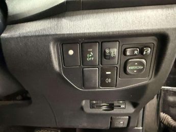 Toyota Prius 1.5 Saloon 4dr Petrol Hybrid CVT (120 g/km, 70 bhp)