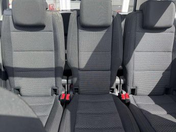 VOLKSWAGEN TOURAN 1.6 Touran SE Family TDI BlueMotion Technology Semi-Auto 5dr
