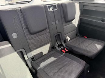 VOLKSWAGEN TOURAN 1.6 Touran SE Family TDI BlueMotion Technology Semi-Auto 5dr