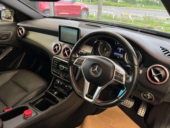 MERCEDES-BENZ GLA 2.1 GLA 220 AMG Line Premium+CDi 4Matic Auto 4WD 5dr