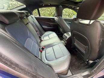 JAGUAR XE 2.0 XE R-Sport D Auto 4dr