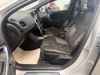 VOLVO V40 1.5 V40 R-Design T2 Auto 5dr