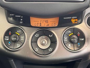 Toyota RAV4 2.0 V-Matic XT-R SUV 5dr Petrol Multidrive S 4WD Euro 5 (158 ps)