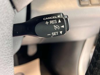 Toyota RAV4 2.0 V-Matic XT-R SUV 5dr Petrol Multidrive S 4WD Euro 5 (158 ps)