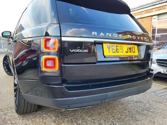 Land Rover Range Rover 3.0 SD V6 Vogue SUV 5dr Diesel Auto 4WD Euro 6 (s/s) (275 ps)